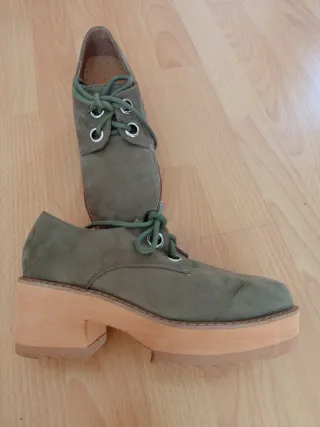 Zapatos nuevos verde oliva