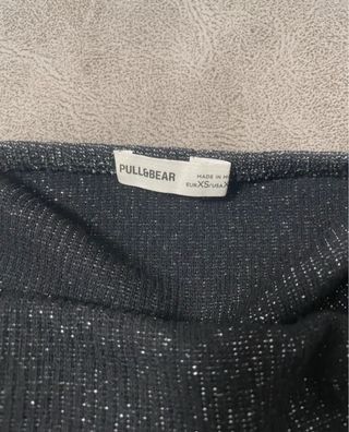 Top brillante gris cuello alto