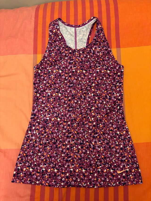 Camiseta deportiva Nike morada