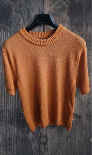 Maglione arancione manica corta