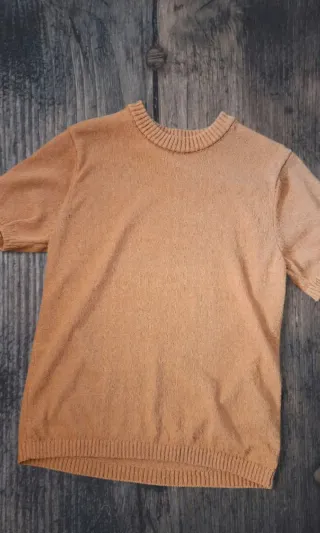 Maglione arancione manica corta