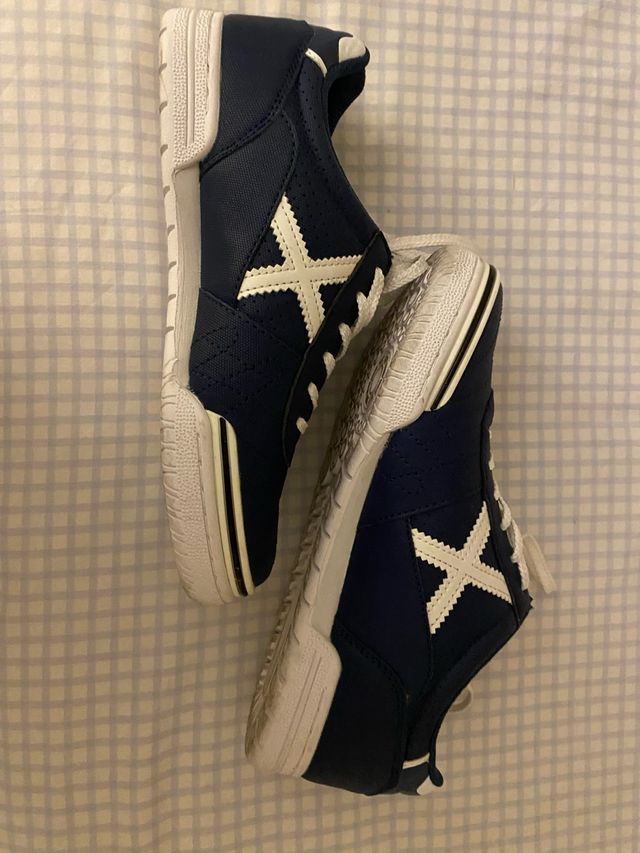 Zapatillas Munich azules y blancas