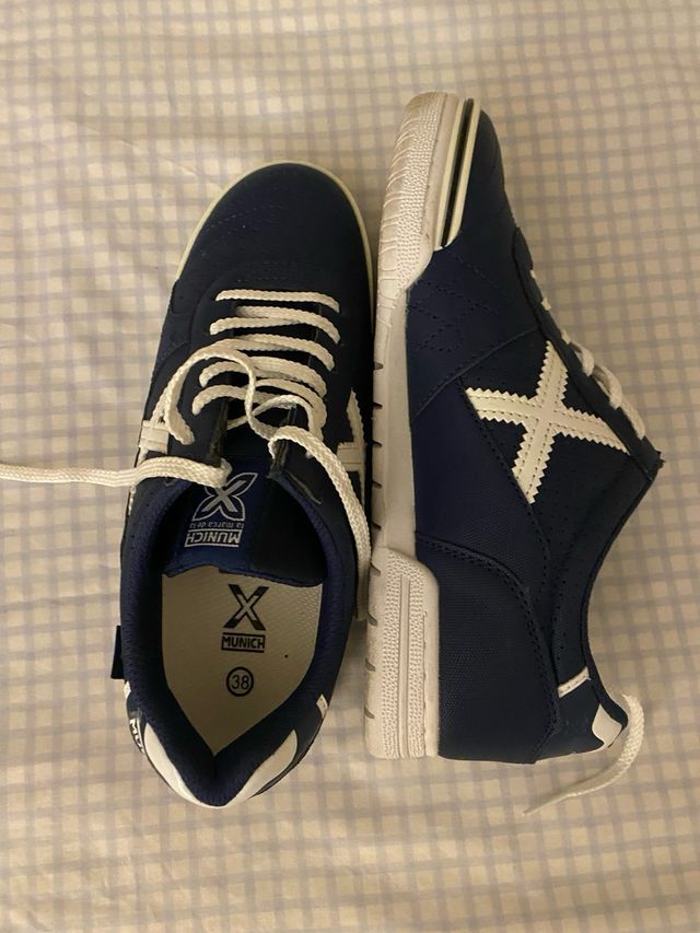 Zapatillas Munich azules y blancas