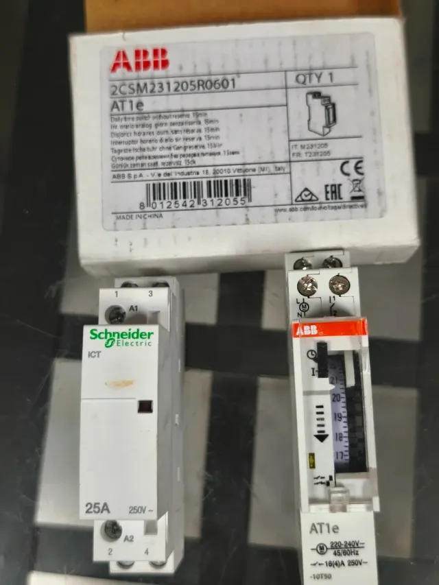 Contactor ABB AT1e + Reloj Temporizador Schneider