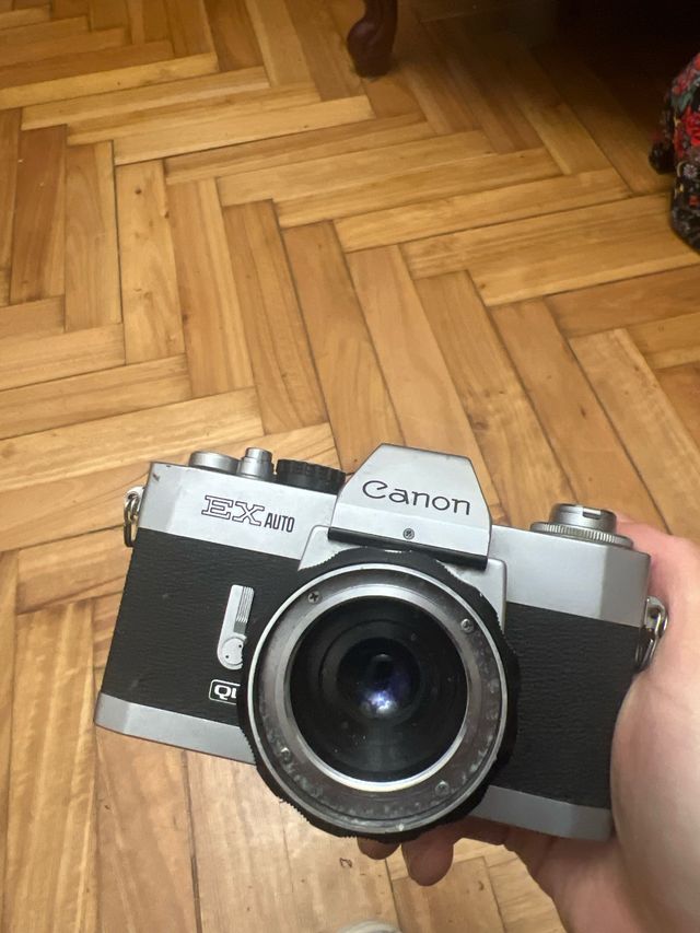 Cámara Canon EX Auto funcionando