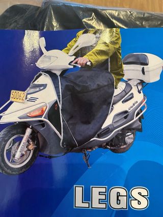 Manta cubre piernas scooter negra