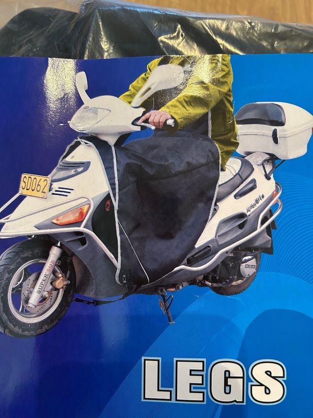 Manta cubre piernas scooter negra