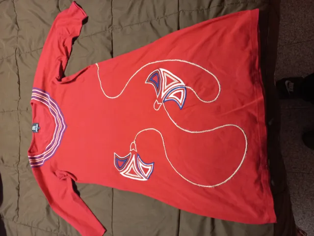 Vestido rojo con diseño