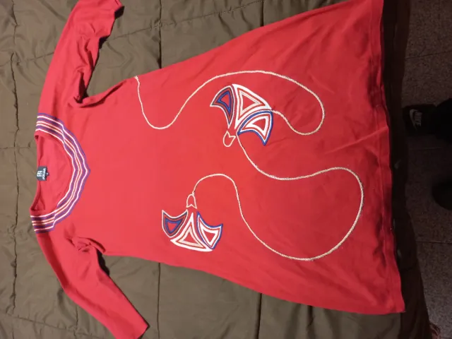 Vestido rojo con diseño