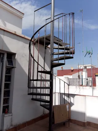 Escalera de caracol metálica