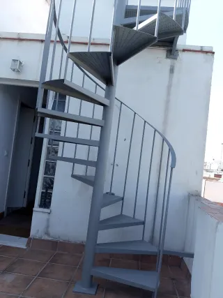 Escalera de caracol metálica