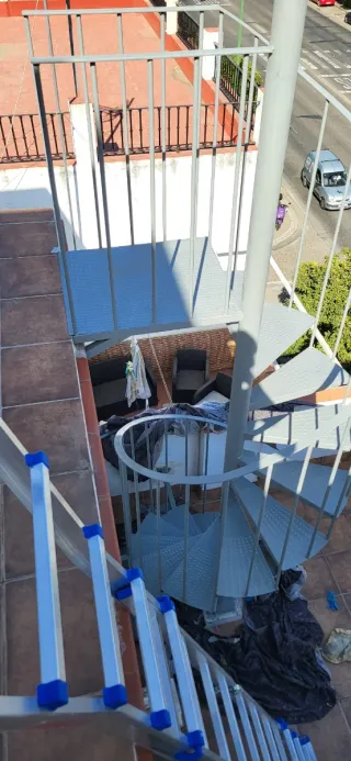 Escalera de caracol metálica