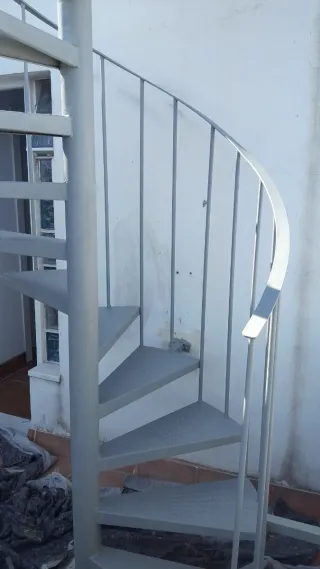 Escalera de caracol metálica
