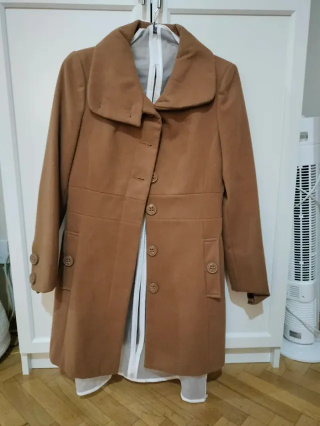 Abrigo de paño marrón