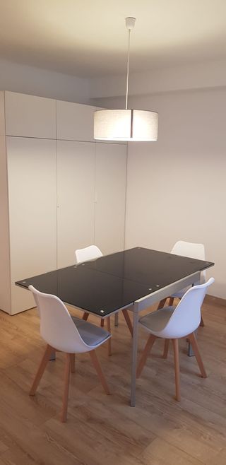 Mesa extensible vidrio templado negro y aluminio