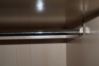 Armadio ad angolo in legno per camera