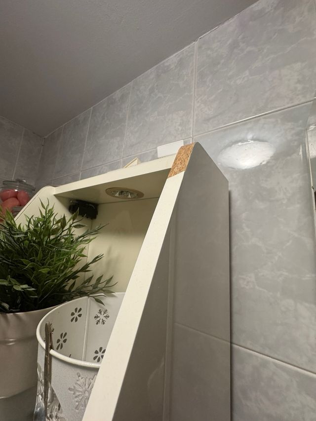 Mueble robusto tipo Torre para Baño