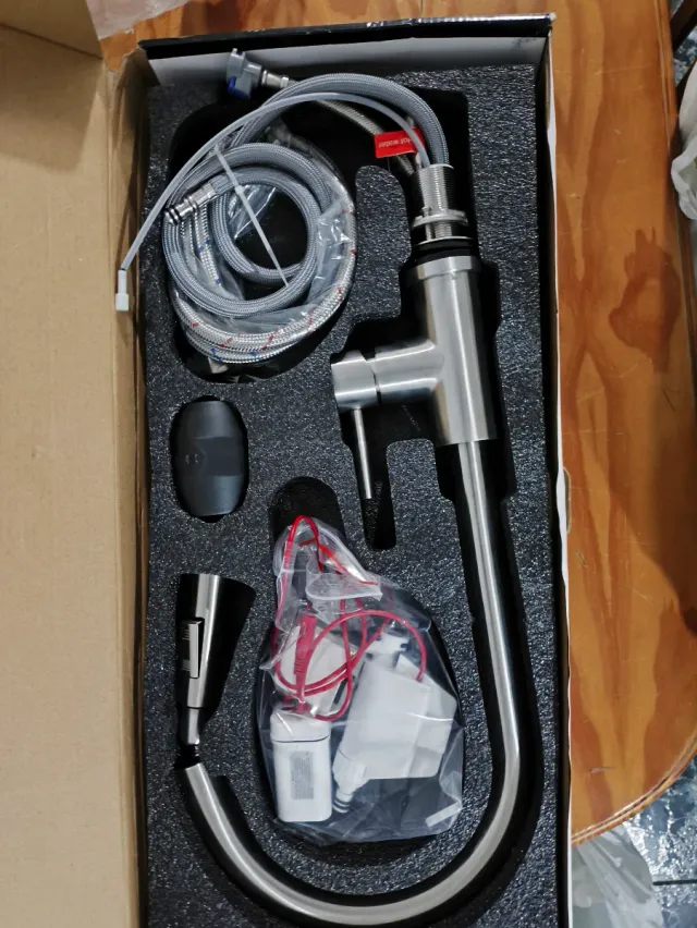 Grifo de cocina metal y plástico con sensor