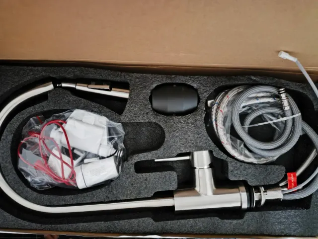 Grifo de cocina metal y plástico con sensor