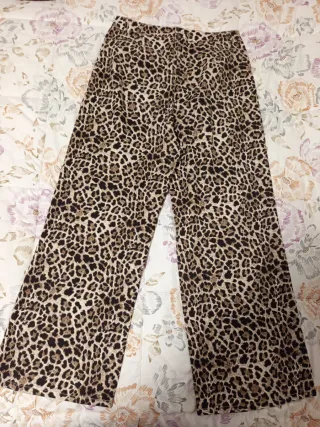 Pantalón estampado leopardo