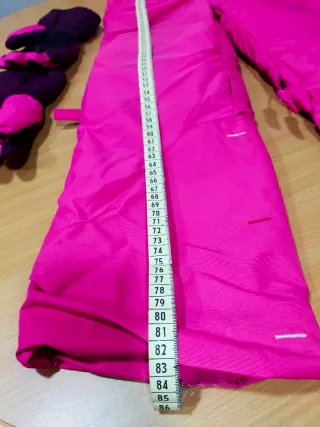 Pantalones y guantes de esquí rosas