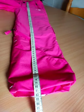 Pantalones y guantes de esquí rosas