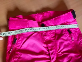 Pantalones y guantes de esquí rosas