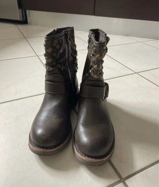 Stivaletti similpelle borchie fibbie 38