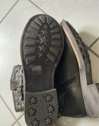 Stivaletti similpelle borchie fibbie 38