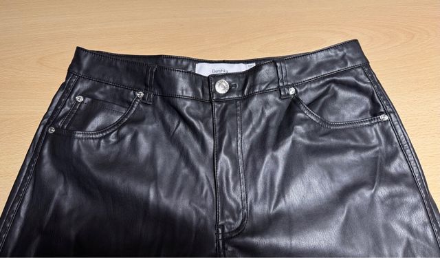 Pantaloni ecopelle Bershka donna taglia L