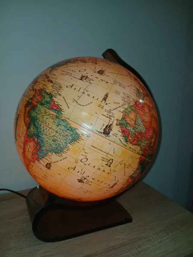 Bola del mundo con luz