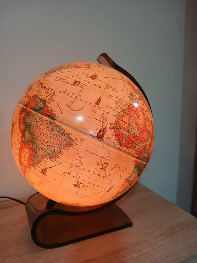 Bola del mundo con luz