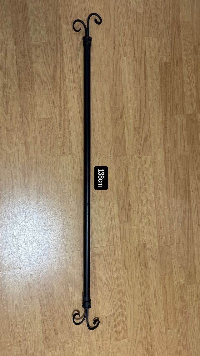 Barra de cortina de metal negra 138cm