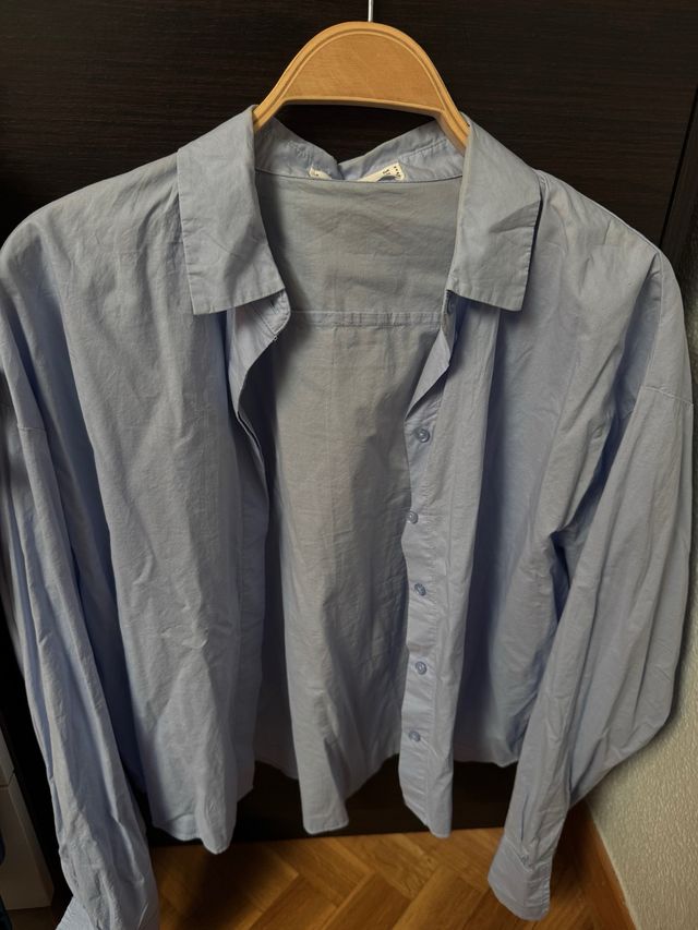 Camisa azul de manga larga