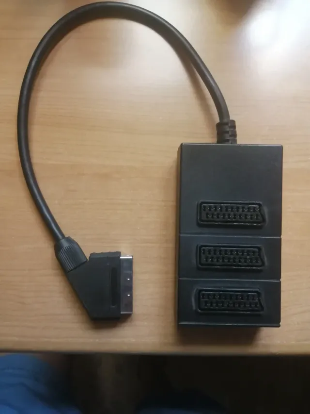 Conmutador SCART 3 vías