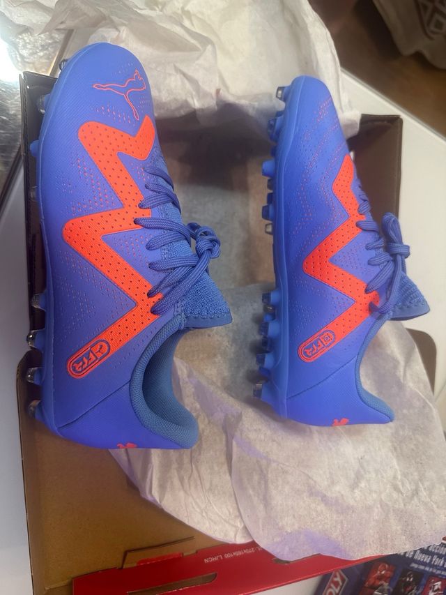 Botas Fútbol PUMA Future Play MG Jru SIN ESTRENAR