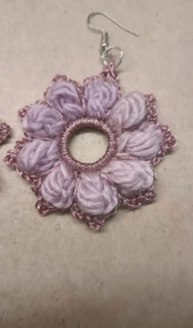 Pendientes flor bisutería en color violeta y rosa