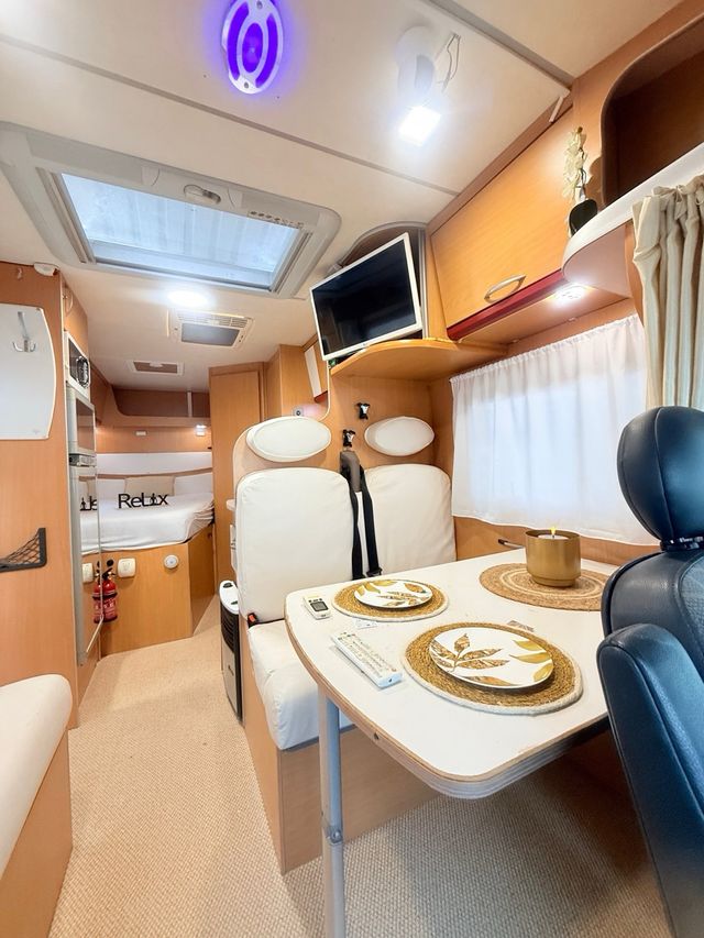 Autocaravana aire/neumatica/portamotos/automatica