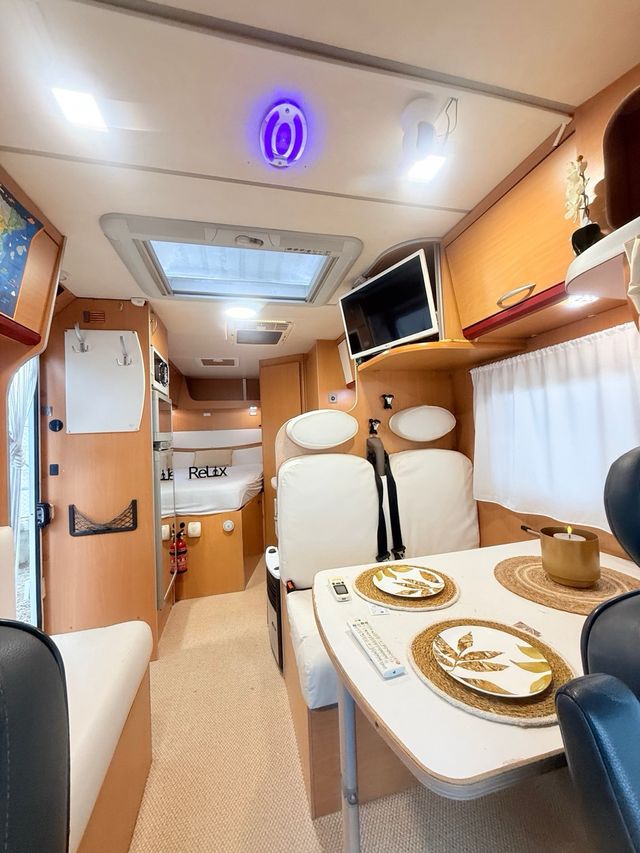 Autocaravana aire/neumatica/portamotos/automatica