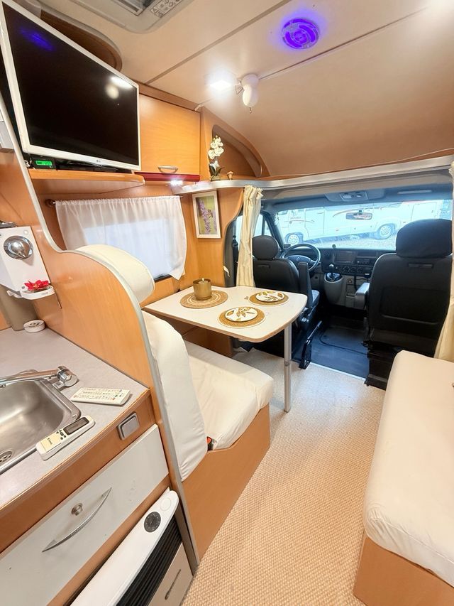 Autocaravana aire/neumatica/portamotos/automatica