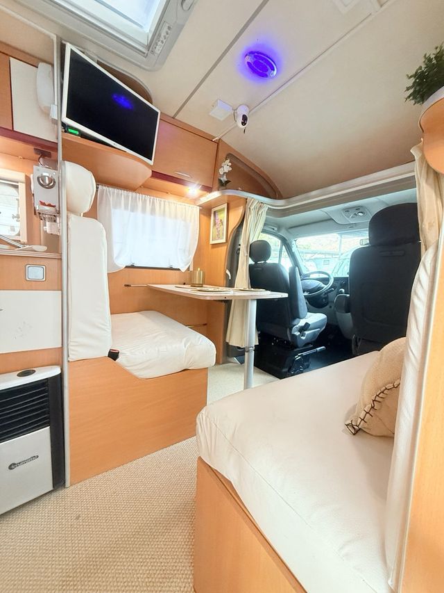 Autocaravana aire/neumatica/portamotos/automatica