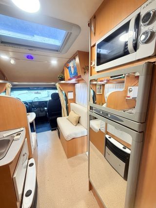 Autocaravana aire/neumatica/portamotos/automatica