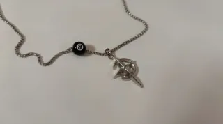 Collana Y2K con sfera 8 e ciondolo