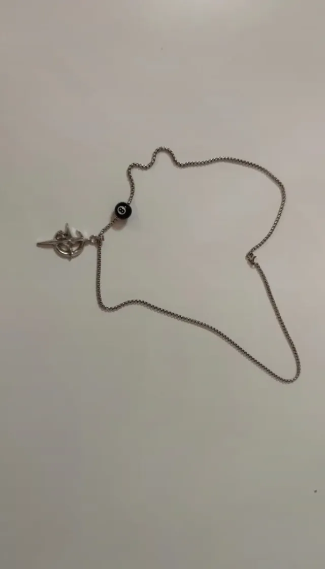 Collana Y2K con sfera 8 e ciondolo