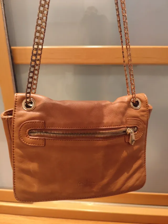 Bolso piel cadena beige