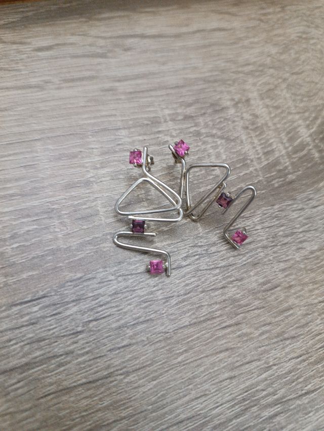 Orecchini in argento con pietre rosa