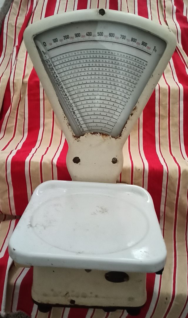 bascula antigua de tienda ultramarinos