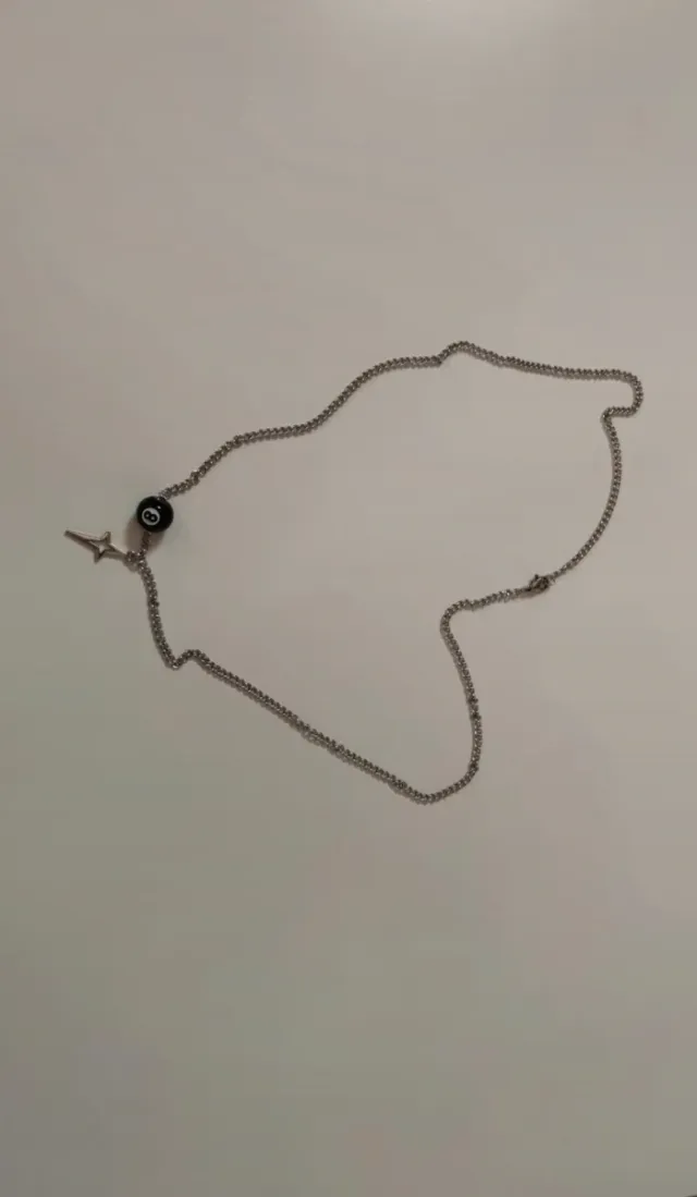 Collana Y2K con sfera 8 e stella