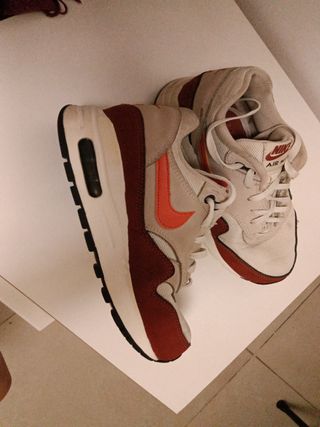 Nike Air Max Beige y Rojo