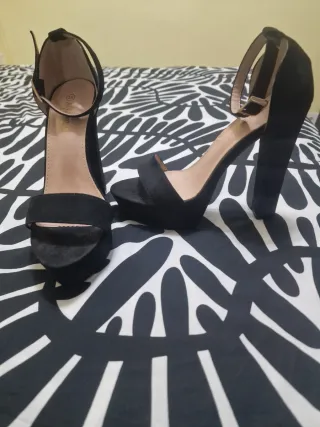 Zapatos de tacón negros